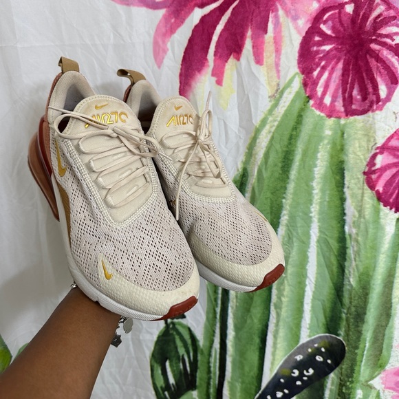 Nike Air Max 270 - Picture 2 of 4